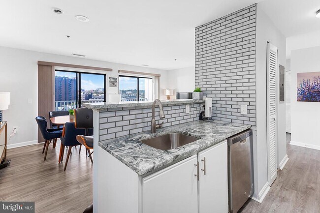 Building Photo - 2702 Lighthouse Point E