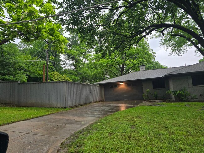 Foto del edificio - 8107 San Leandro Dr