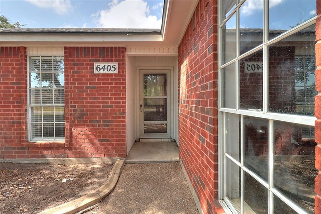Building Photo - 6405 Clairfield - 3/bed 2/bath - $1795/month