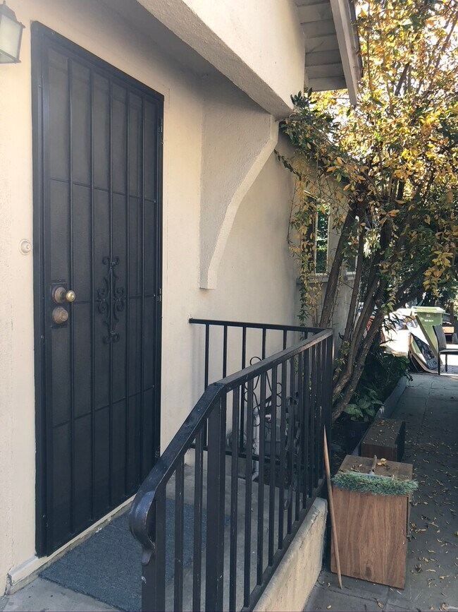 Foto del edificio - 2651 Griffin Ave