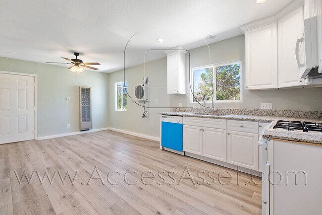 Foto del edificio - Charming 2 Bed/1 Bath Home With Open Concept In North Palm Springs!