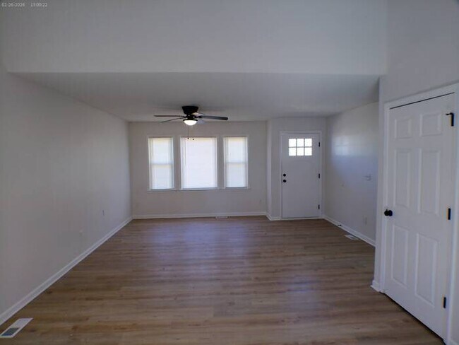 Building Photo - Spacious 4 bedrooms and 2 full baths home located on S Franklin St in Spring Hill