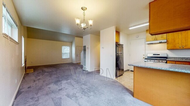 Building Photo - 1121 Butte Dr