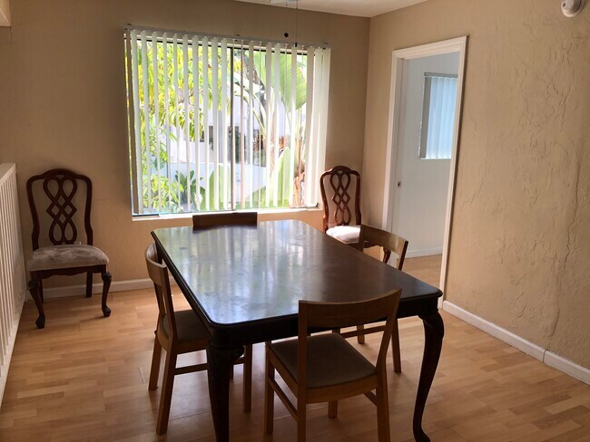 Large dinning room 14'x10' - 3950 La Jolla Village Dr