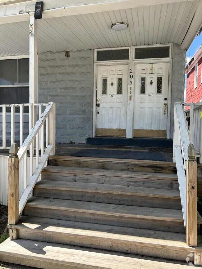 Building Photo - 203 5th Ave
