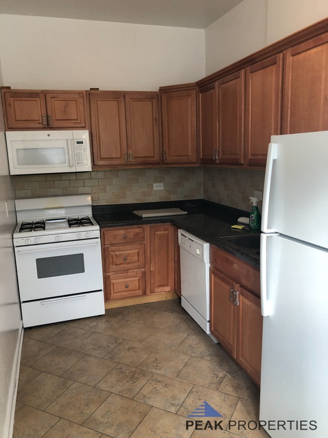 Interior Photo - 940-48 Linden St.