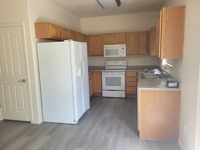 Building Photo - 5555 Geronimo Way