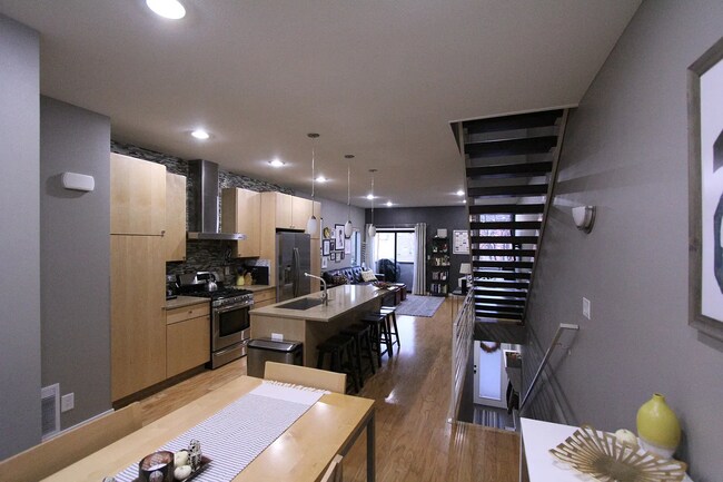 Foto del edificio - "Charming 2-Bed, 3-Bath Urban Retreat with 1,458 Sq Ft in Vibrant Denver!"
