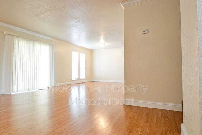 Foto del edificio - 10209 Shadowridge Dr