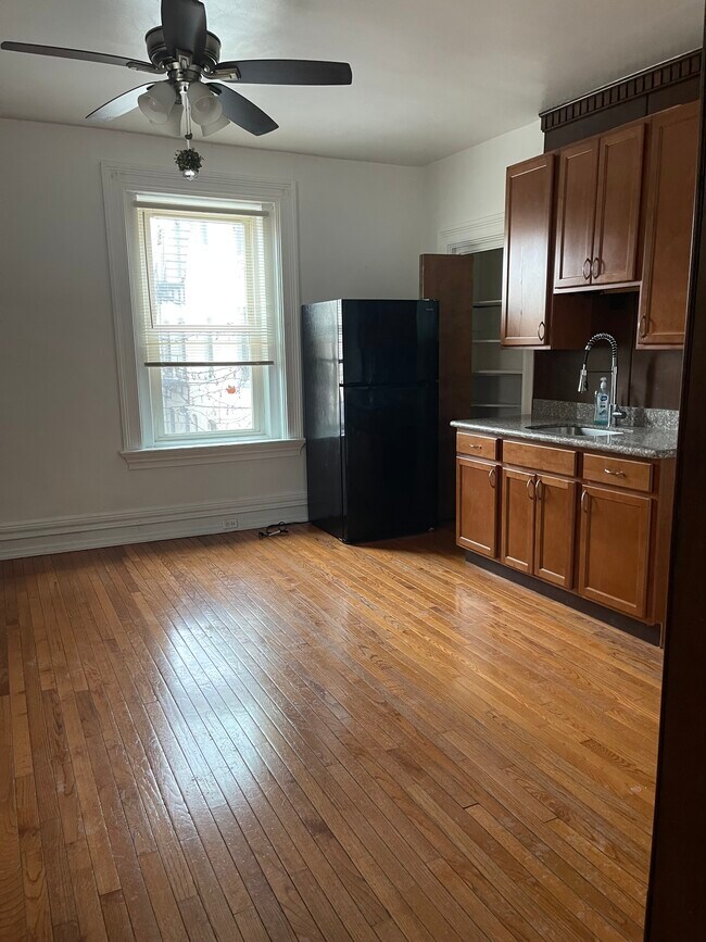 Foto del edificio - 5120 Friendship Ave