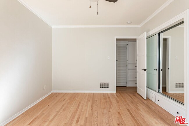 Foto del edificio - 2610 Griffith Park Blvd