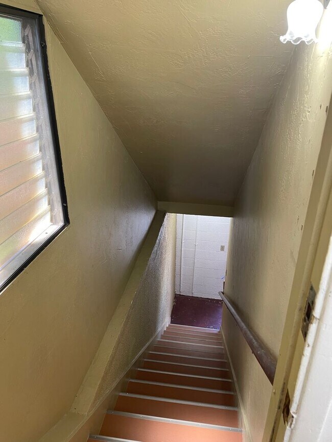 Building Photo - Village West - Aiea - 2/1.5/2 Townhouse - ...