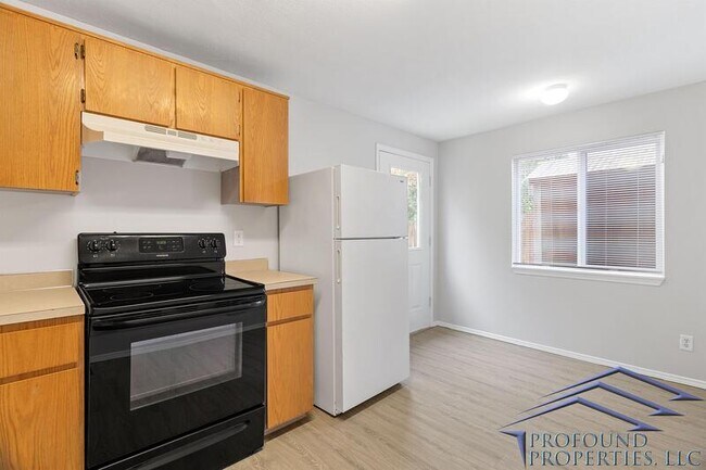 Building Photo - 1444 NE Thomas Ct