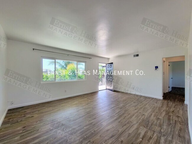 Building Photo - Beautifully Remodeled 2 Bedroom Apartment ...