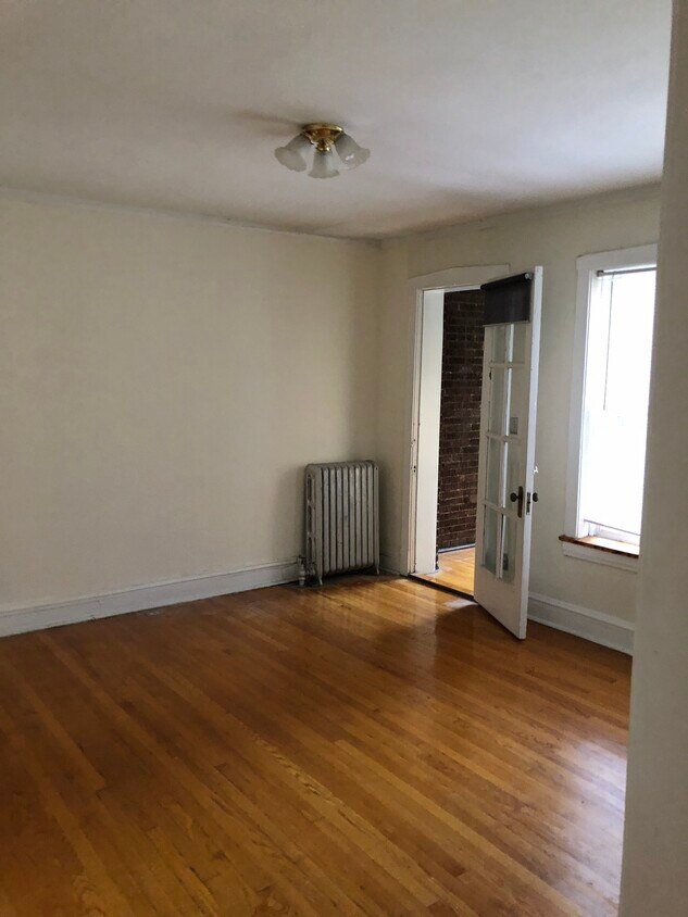 Primary Photo - 5059 N Damen Ave