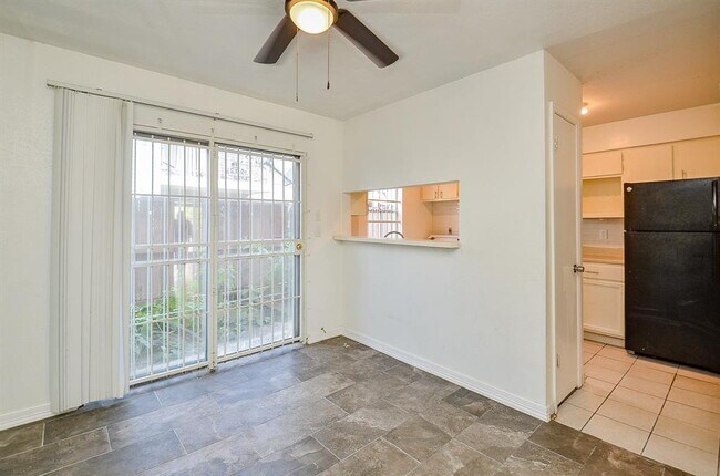 Foto del edificio - 9350 Country Creek St