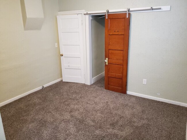 Building Photo - 619 20th St N