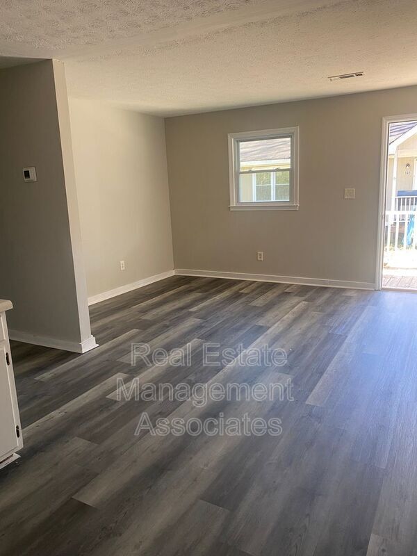 Foto del edificio - 521 E Central Ave