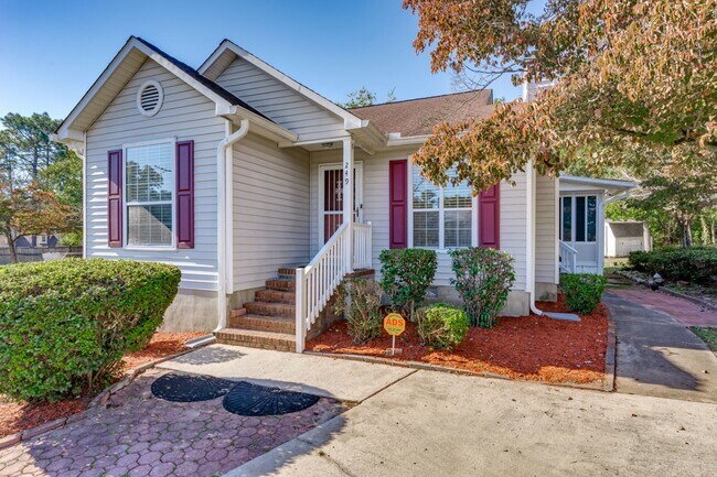 Building Photo - Delightful 3-bedroom, 2-bathroom home loca...