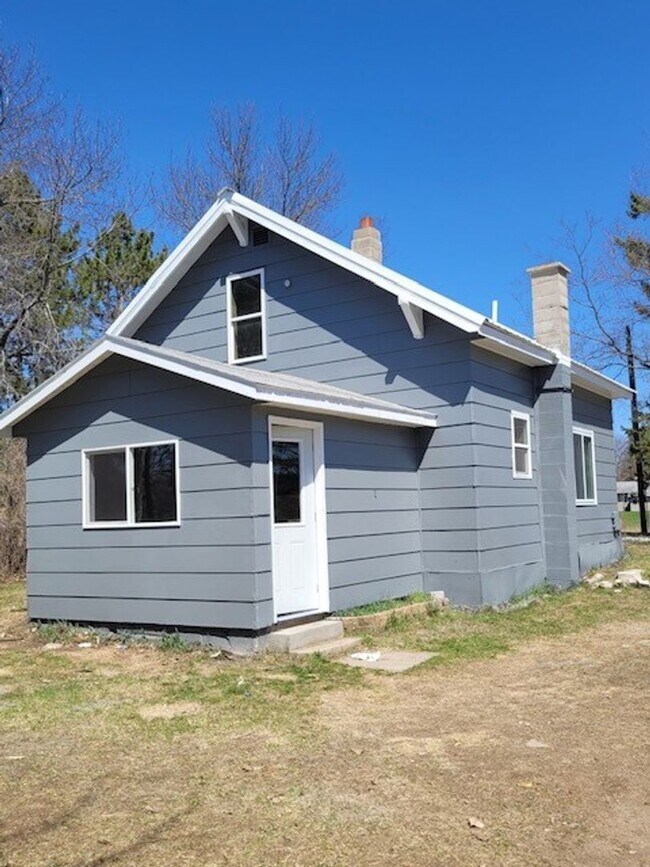 Foto del edificio - 3 Bedrooms, 2.5 Bathrooms Single Family Home in Staples, MN w/2+ car garage