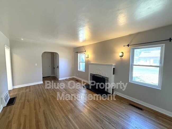 Building Photo - 191 E Washington Ave