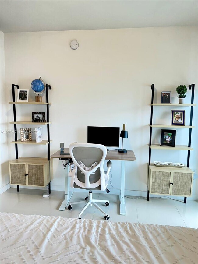Foto del edificio - 7825 NW 107th Ave