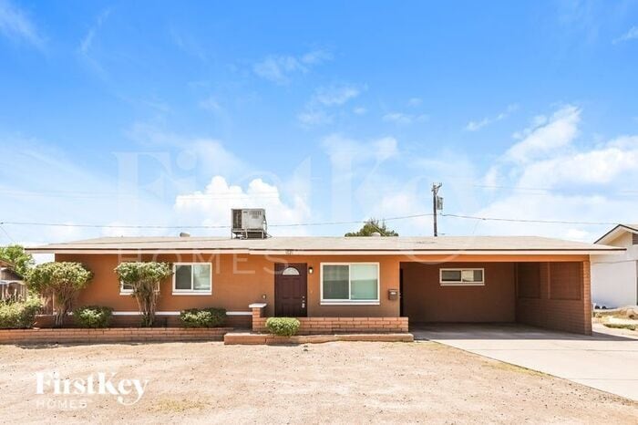 Primary Photo - 1021 E Millett Ave