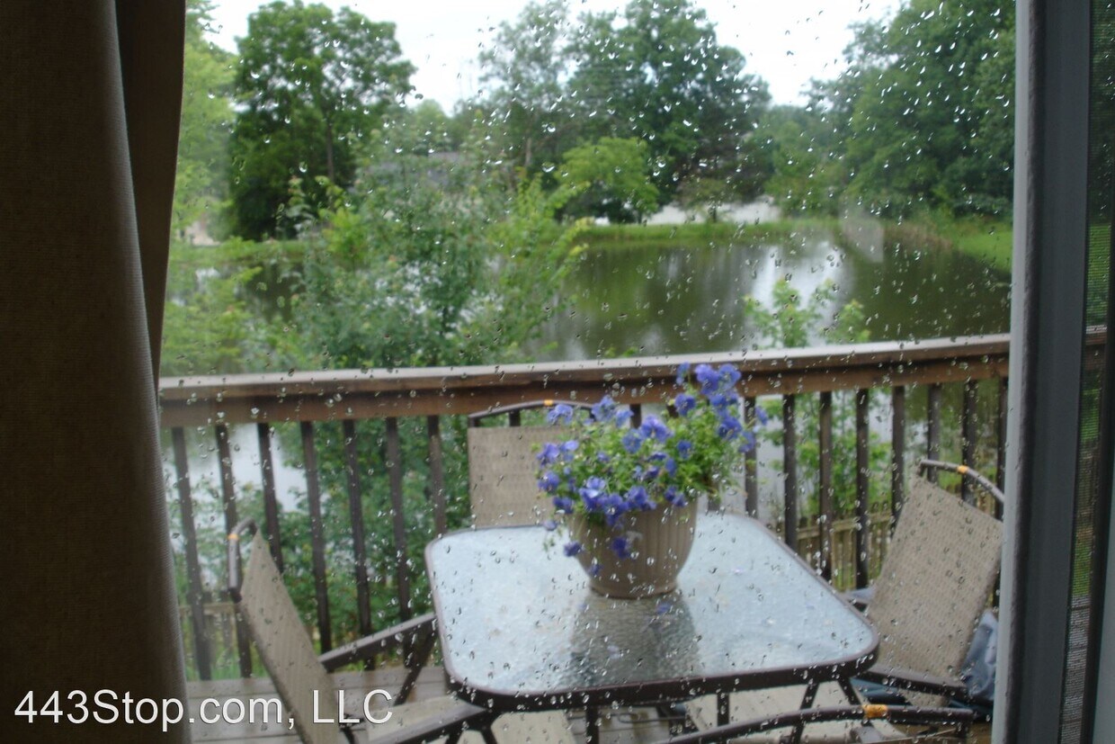 Primary Photo - 1521 N Lake of the Woods Rd