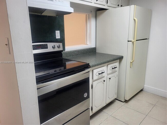 Foto del edificio - 14301 N Kendall Dr