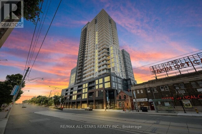 Building Photo - 286 Main St