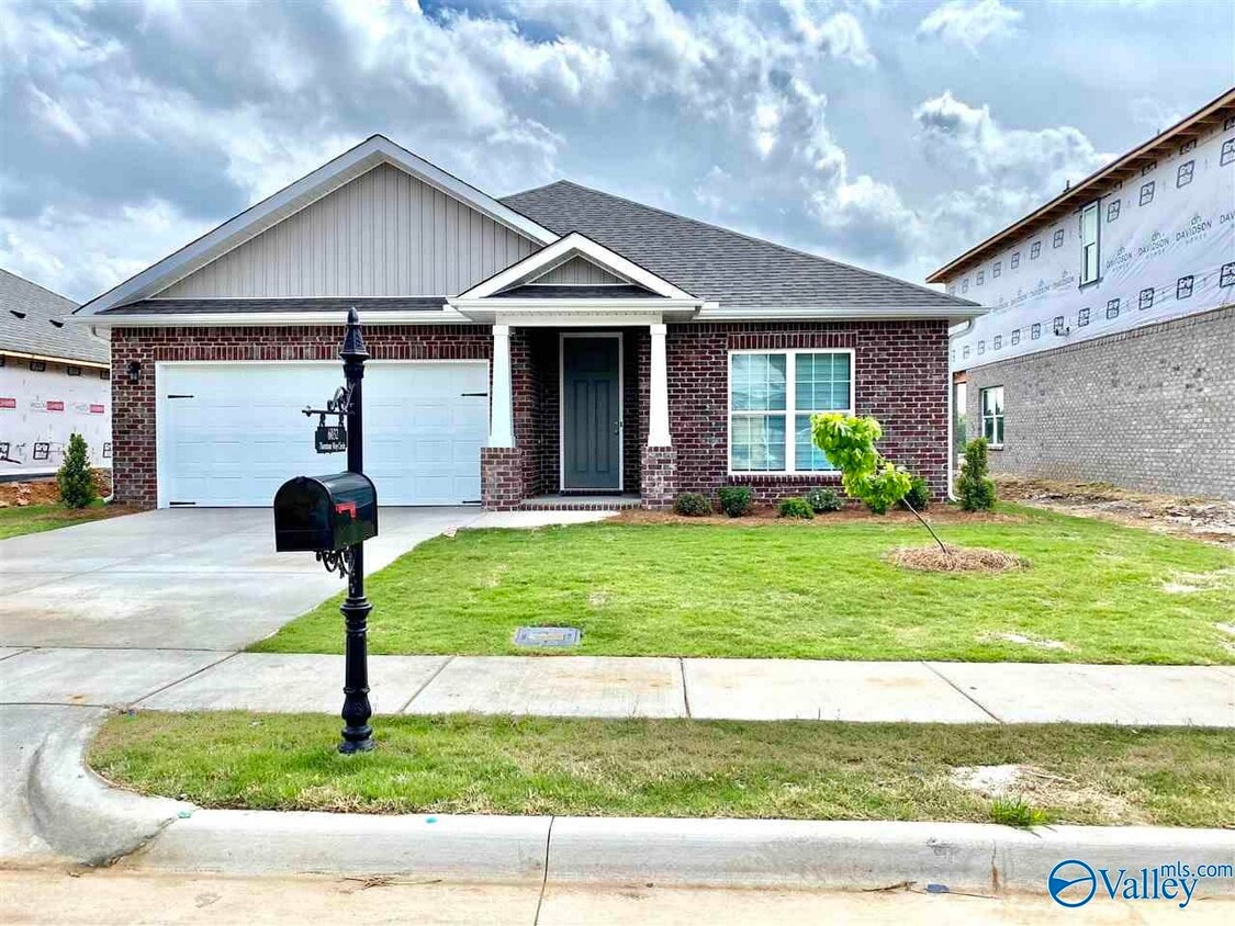 Primary Photo - 6032 Thorntons Way Cir NW
