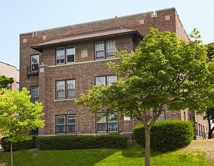 Primary Photo - 2632 N Oakland Ave