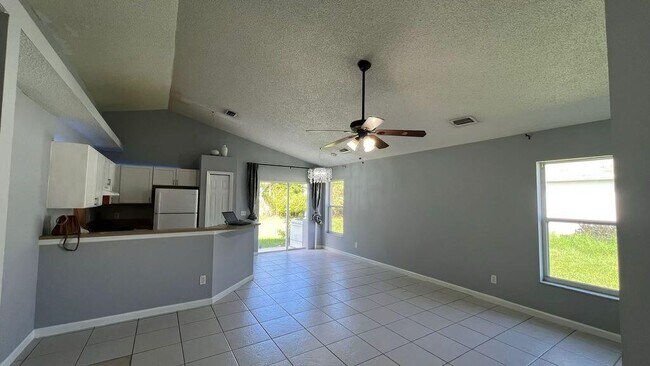 Foto del edificio - 722 Maple Ave