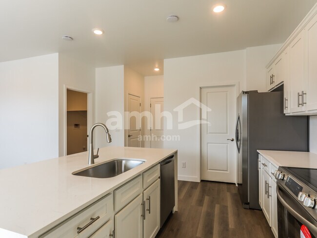 Foto del edificio - 12279 Thunder Creek Pky