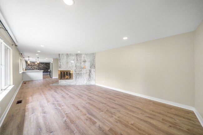 Foto del edificio - Beautifully updated 3 bed 3 bath Steilacoo...