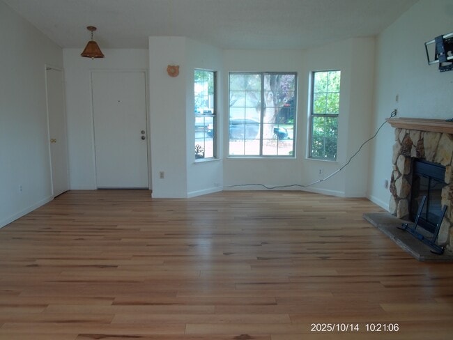 Foto del edificio - 1074 Beechwood St