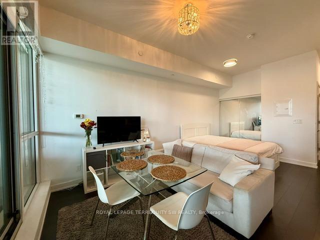 Building Photo - 50 Bruyeres Mews