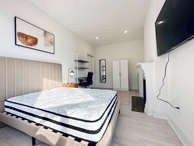 Foto del edificio - Furnished room/NOT APARTMENT