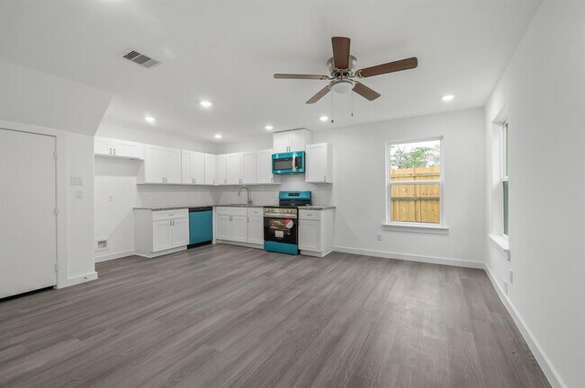 Foto del edificio - 8011 Caddo Rd