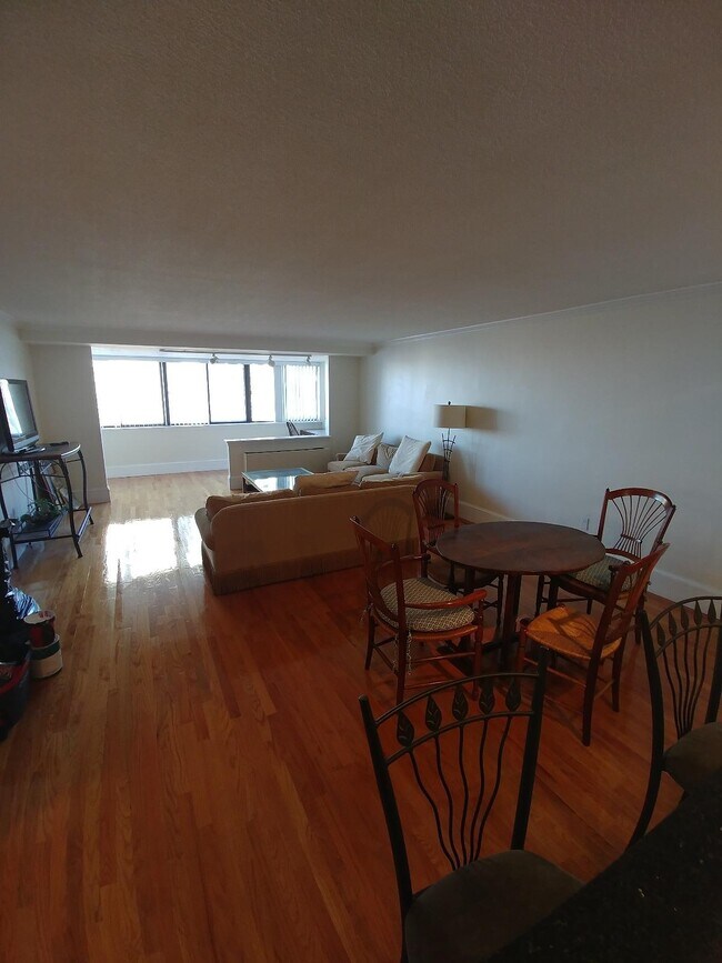 Foto del edificio - 2 Hawthorne Pl