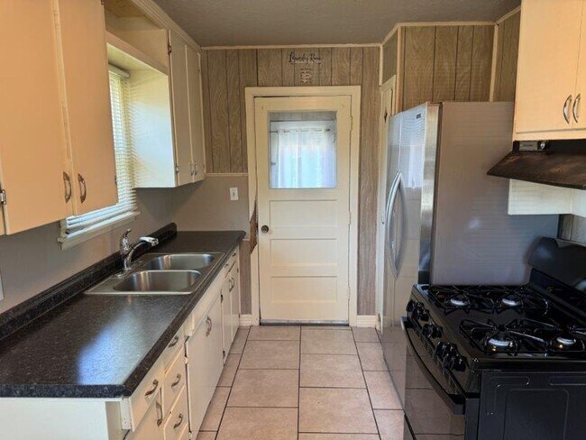 Foto del edificio - Ask about our MOVE IN SPECIAL, Military Discounts available! Two bed, One bath home in Midwest City!