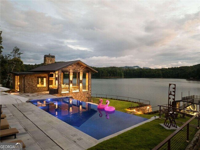Building Photo - 725 Rocky Point Dr