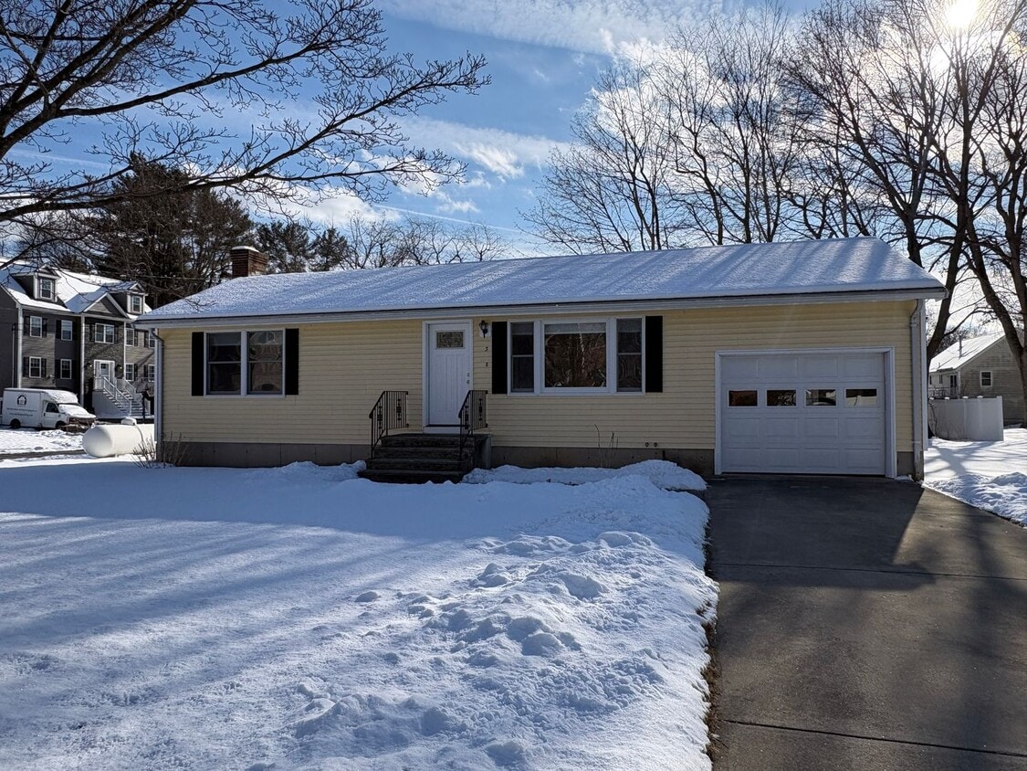 New to the rental market, charming 2 bedroom single family home in Wilmington, MA - New to the rental market, charming 2 bedroom single family home in Wilmington, MA