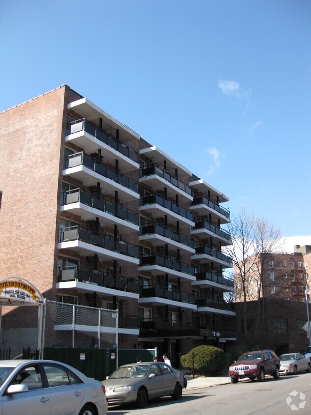 Building Photo - Forest Hills Apts