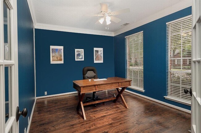 Building Photo - 31 E Amberglow Cir