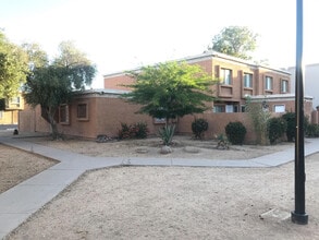 Building Photo - 4410 E Pueblo Ave