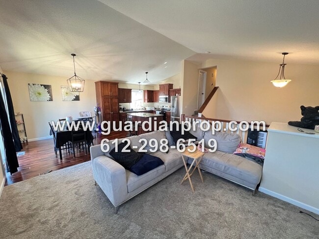 Foto del edificio - 2016 Built House on Corner Lot Available Now, Open Floor Plan, Finished Lower Level, Master Suite