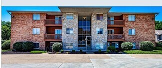 Building Photo - 5365 Camelot Dr