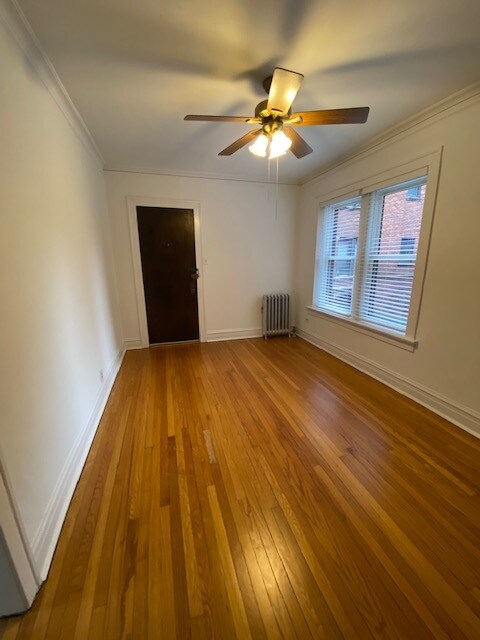 Living Room & Front Door - 5252 N Glenwood Ave