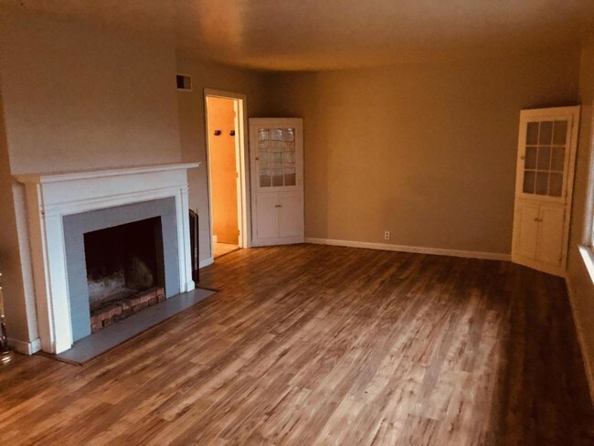 Building Photo - 421 Hazen St